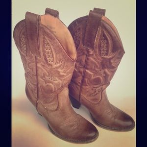 Heeled cowgirl boots